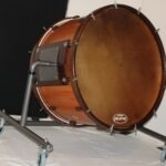 classic pear 36x22 with kalfohead and stand